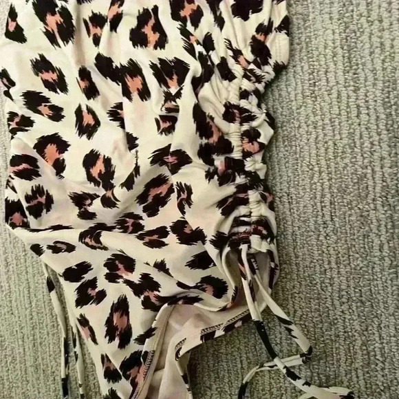 NWOT SMALL CHEETAH/LEOPARD BATHING SUIT ONE PIECE - Picture 2 of 5